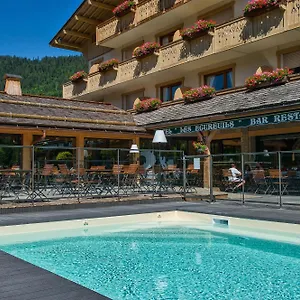 Отель Hotel-chalet Les Ecureuils Restaurant, Piscine, Garage Ле-Гран-Борнан